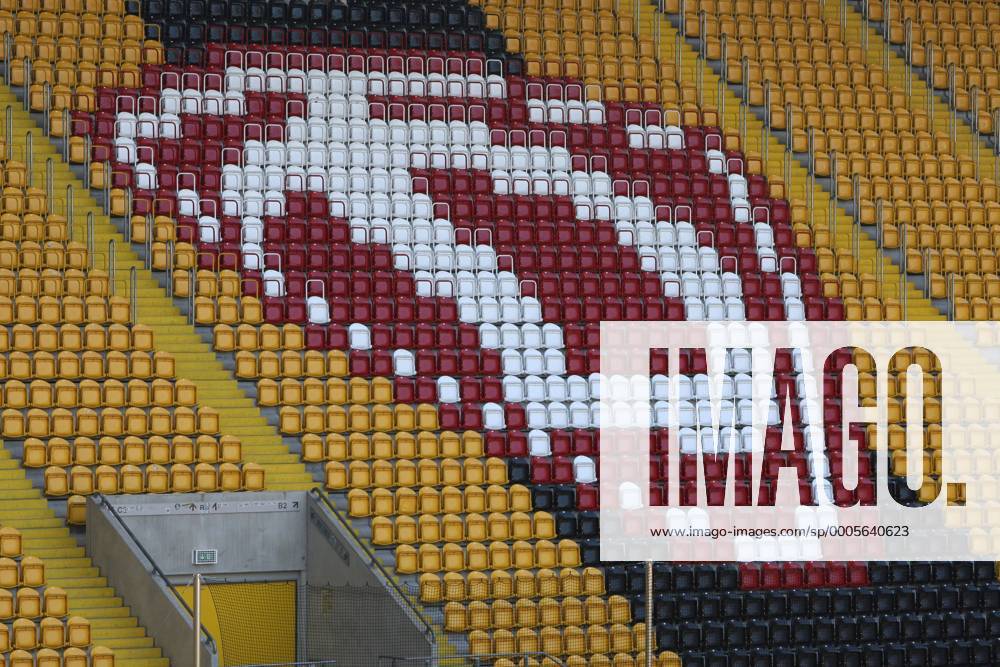 Fußball, Stadiongeschichte SG Dynamo Dresden Dresden, 11.03.2010, Fußball-Männer, 3. Liga. Rudolf-Harbig Stadion, Heimstätte der SG Dynamo Dresden. Innenraum. o0 Logo, Emblem, Vereinslogo, Vereinsemblem