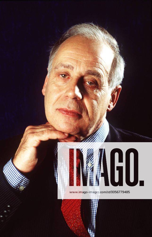 Jean Ziegler 12 93 am Mann Wissenschaft Soziologie Autor seriös grauhaarig Krawatte rot hoch Portrait Hand Gesicht ernst