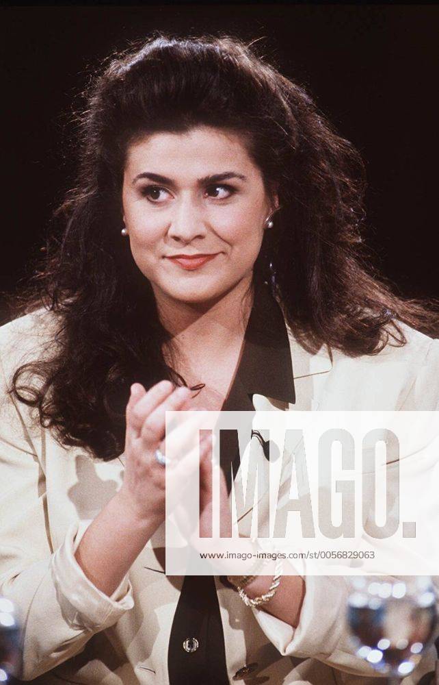 Cecilia Bartoli 05 96 her Oper Gesang Musik Frau dunkelhaarig langhaarig seriös Blazer hoch halb klatschend