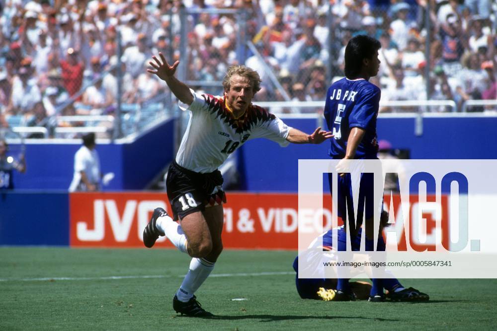 Torschütze Jürgen Klinsmann (Deutschland) jubelt Fußball WM Herren WM 1994, Länderspiel, Nationalteam, Nationaltrikot, Deutschland - Südkorea 3:2, Korea Gruppe Dallas Freude, Begeisterung,