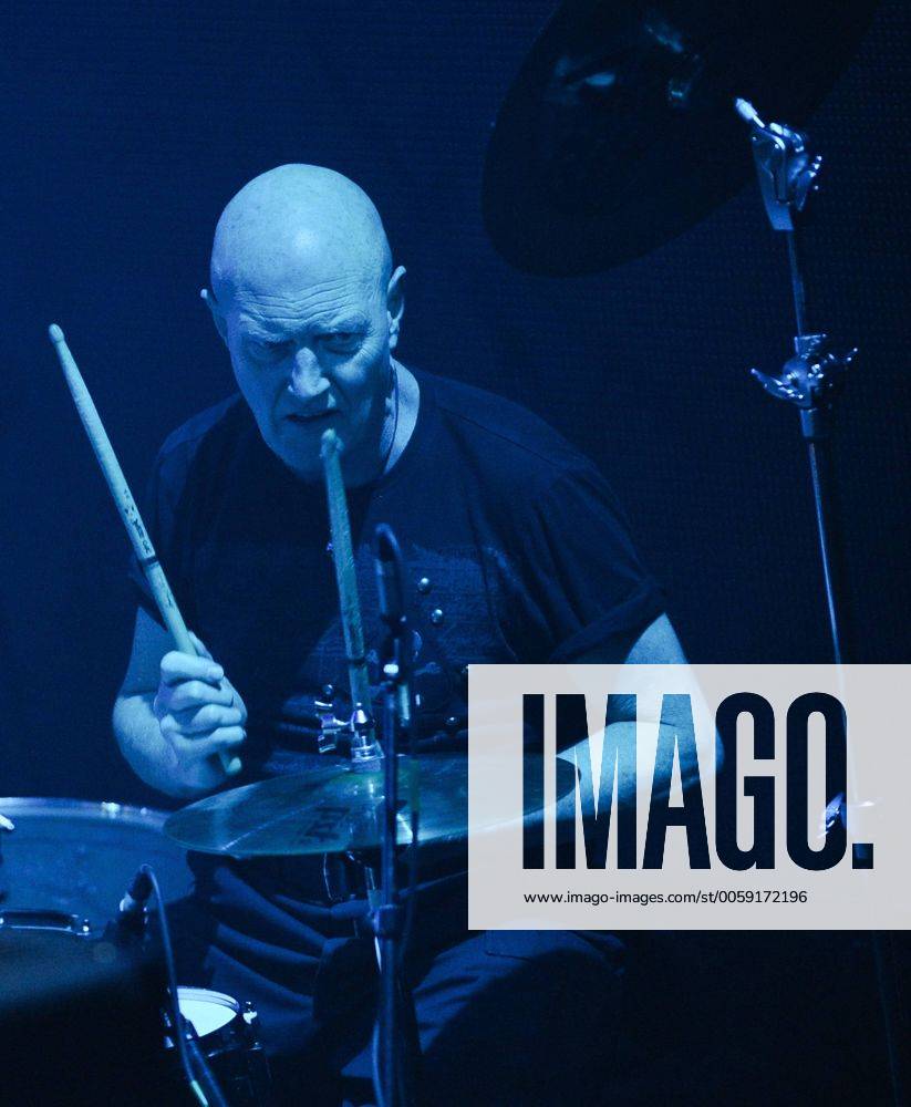 ITAR-TASS: MOSCOW, RUSSIA. FEBRUARY 1, 2013. Chris Slade (AC DC) performs at a concert of the Classic Rock All Stars 2013 Tour. RE112FEA