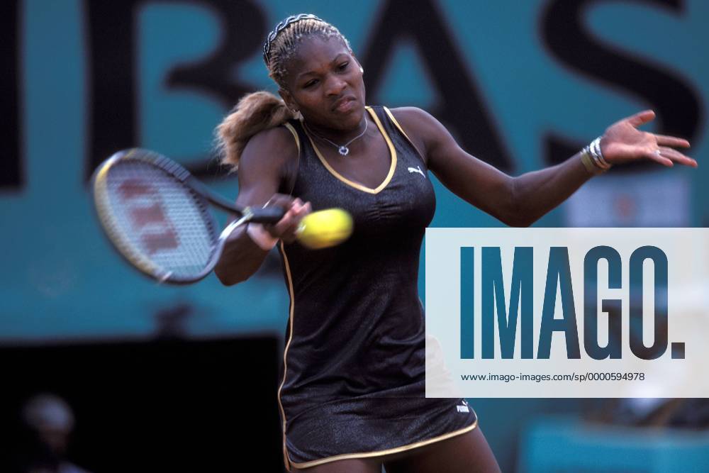 Serena Williams (USA) - Vorhand Tennis Damen French Open 2002, Grand Slam, WTA-Tour, Sand, Sandplatz, Sandplatztennis, Sandplatzturnier, Vdia Einzelbild Roland Garros Paris Dynamik,