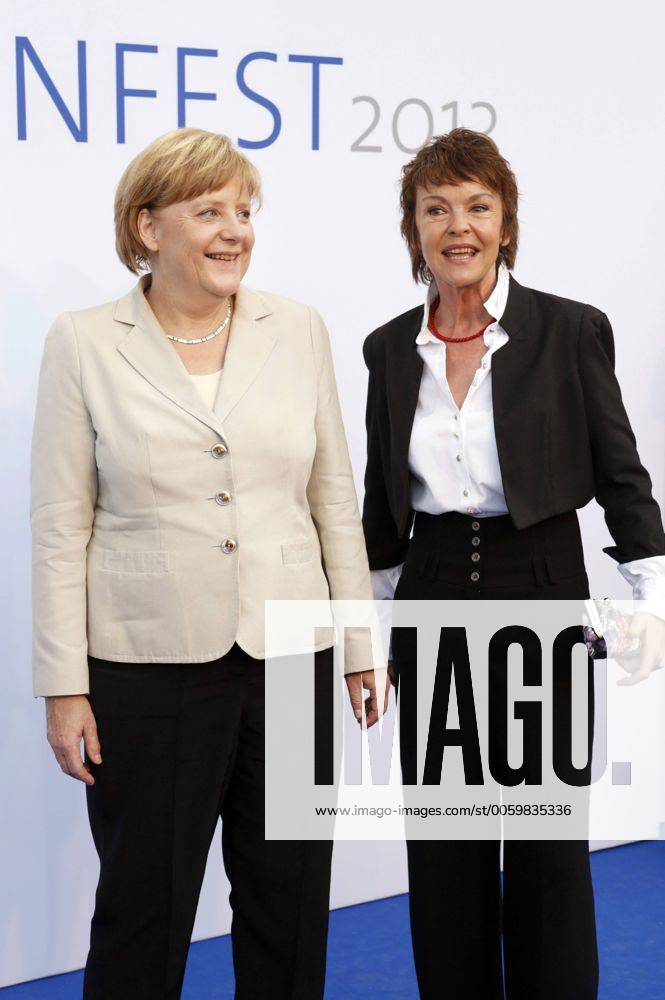 Angela Merkel und Katrin Sass beim Sommerfest der Produzentenallianz im Haus der Kulturen der Welt. Berlin, 13.06.2013 Foto:xS.xGabschx xFuturexImage