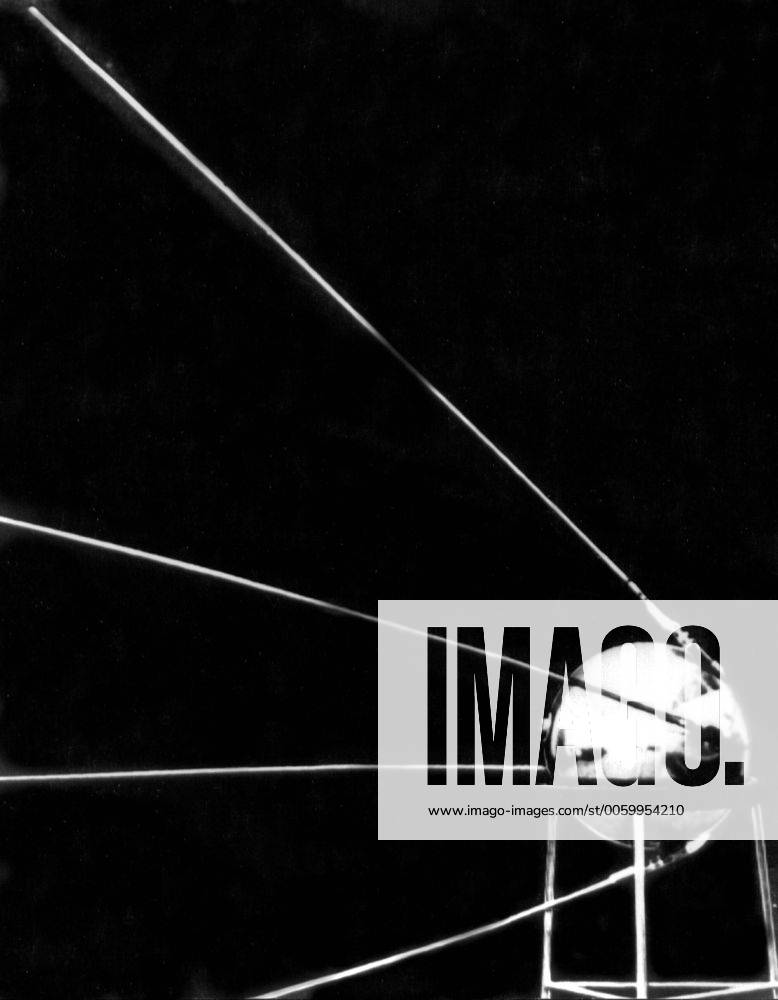 IMAGO History, Sowjetunion startet Sputnik, den ersten von Menschen gebauten Satelliten: 1957 1957 Russian satellite Sputnik I UnitedArchives00161377
