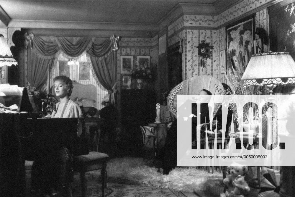 Orson Welles and Dorthy Comingore in Citizen Kane 1941 UnitedArchives00598273