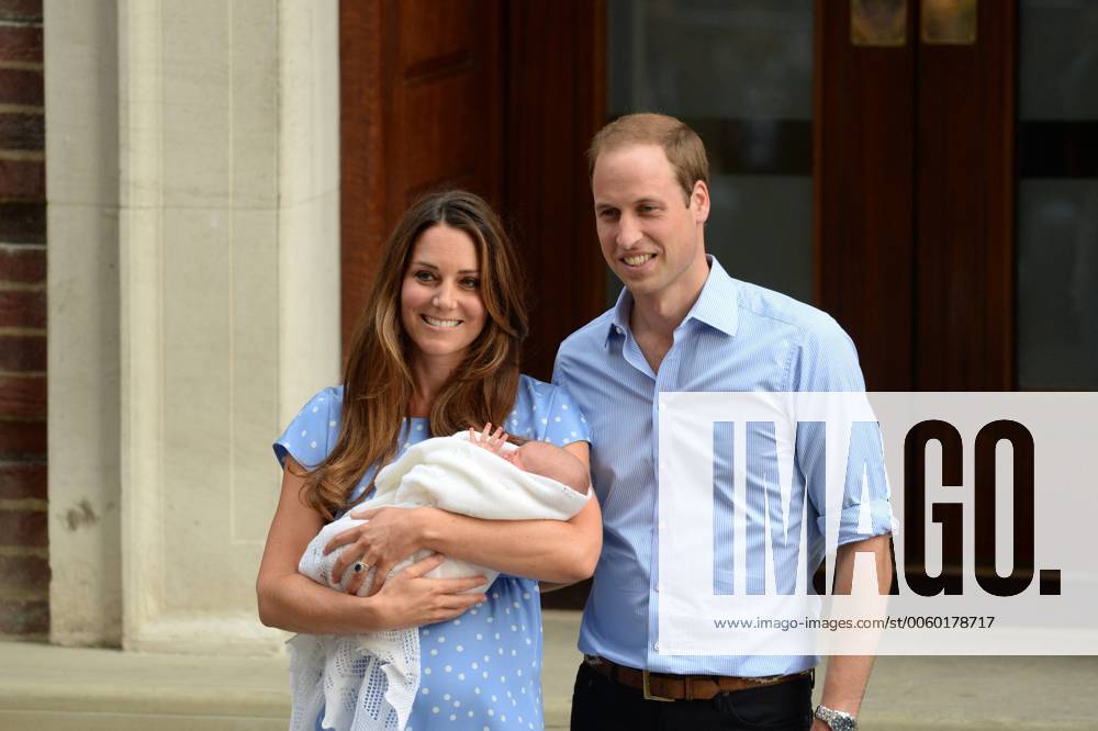 Duke and Duchess of Cambridge with their new baby boy George Alexander Louis outside the Lindo Wing of St Mary s Hospital, London, United Kingdom Tuesday, 23rd July 2013 AndrewxParsonsx xi-Images IIM-0247-0001