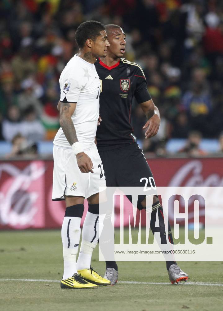 Fussball FIFA Weltmeisterschaft 2010 Johannesburg 23.06.2010 Ghana (GHA) - Deutschland (GER) 0:1 Kevin Prince BOATENG (Ghana, li.) und sein Halbbruder Jerome BOATENG (Deutschland)
