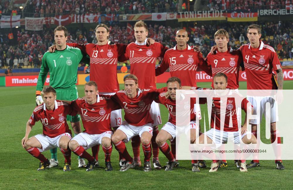 Mannschaftsfoto Dänemark -1 Thomas SORENSEN (GK), 2 Christian POULSEN, 4 Daniel AGGER, 6 Lars JACOBSEN, 9 Jon Dahl TOMASSON, 10 Martin JORGENSEN, 11 Nicklas BENDTNER, 12 Thomas KAHLENBERG, 13 Per KROLDRUP, 15 Simon POULSEN, 19 Dennis ROMMEDAHL ---