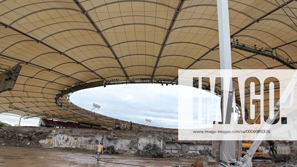 Fußball, Stadiongeschichte VfB Stuttgart Umbau der Cannstatter Kurve in der Mercedes Benz Arena, Heimspielstätte des VfB Stuttgart