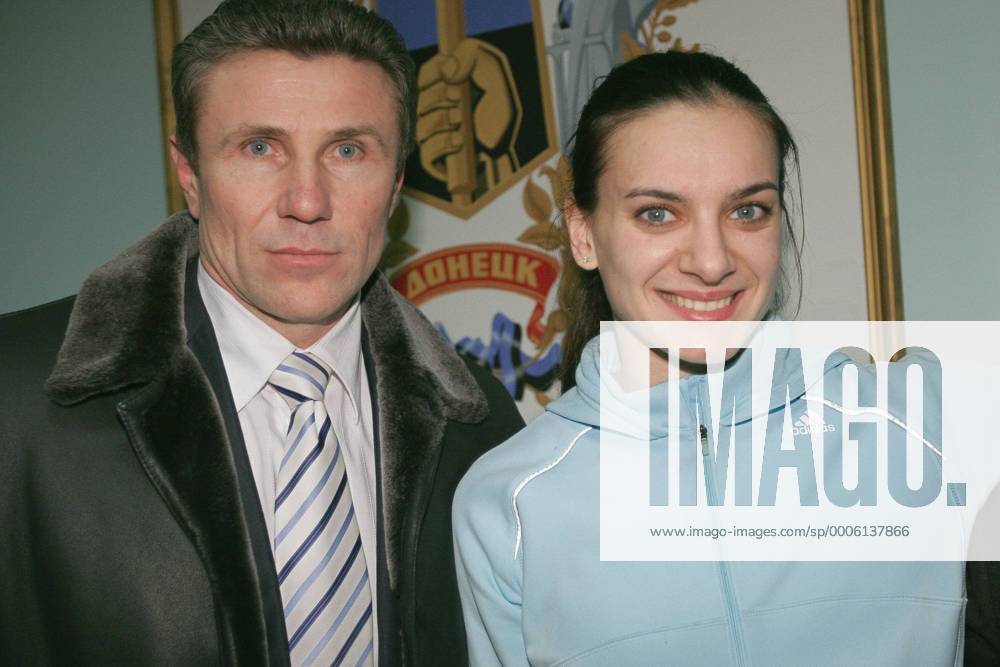 DONETSK, Yelena Isinbayeva of Russia and Sergei Bubka, Chief of the Ukraine s Olympic Committee, are pictured at the 17th Stars of the Pole (Zvezdy shesta) international athletics tournament in Donetsk, Ukraine, where Yelena Isinbayeva has set another world pole vault record and cleared the best-ever indoor mark of 4.91m. Aufmacher 284774
