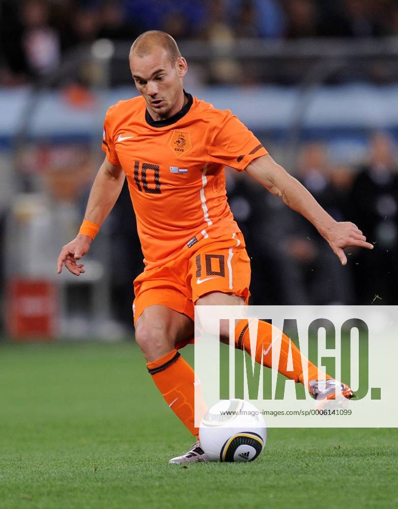 Uruguay (blau) - Niederlande (orange), Wesley SNEIJDER (Holland) Einzelaktion am Ball