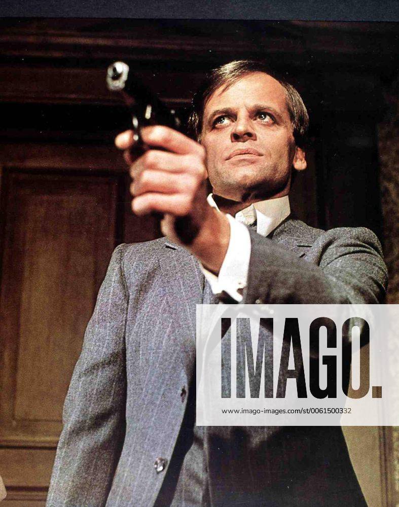 Klaus Kinski Denn Dave Emerson (Klaus Kinski), einst wegen angeblichen Mordes unschuldig in die Irrenanstalt eingewiesen, ist nun die Flucht gelungen. 1967 UnitedArchives01216300