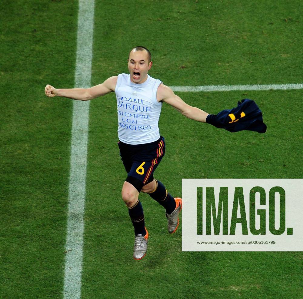 Finale im Soccer-City Stadion in Johannesburg, Niederlande - Spanien. Andres Iniesta (Spanien) dreht jubelnd ab. - Aufmacher