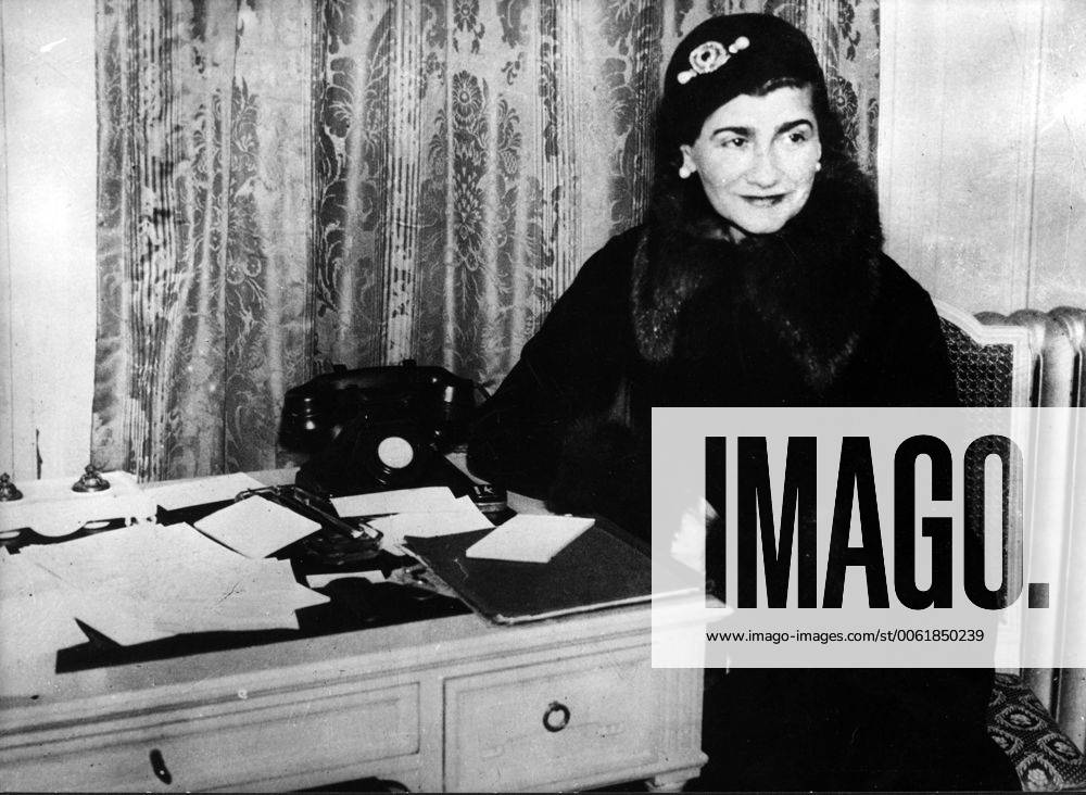 IMAGO ICONS: Coco Chanel Feb. 23, 1932 - London, England, U.K. - COCO CHANEL (born Gabrielle Bonheur Chanel) was a pioneering French fashion designer whose modernist philosophy, menswear-inspired fashions, and pursuit of expensive simplicity made her arguably the most important figure in the history of 20th-century fashion. Her influence on haute couture was such that she was the only person in the field to be named on TIME Magazine s 100 most influential people of the 20th century. PICTURED: COCO CHANEL on a trip to London. London United Kingdom - ZUMAk09