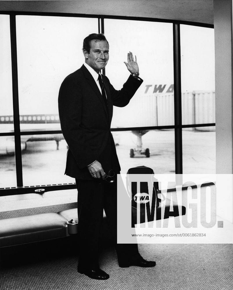 New York, NY, U.S. - Actor CHARLTON HESTON known for his religious roles in Ben-Hur and The Ten Commandments , after arriving in New York. New York United States of America - ZUMAk09