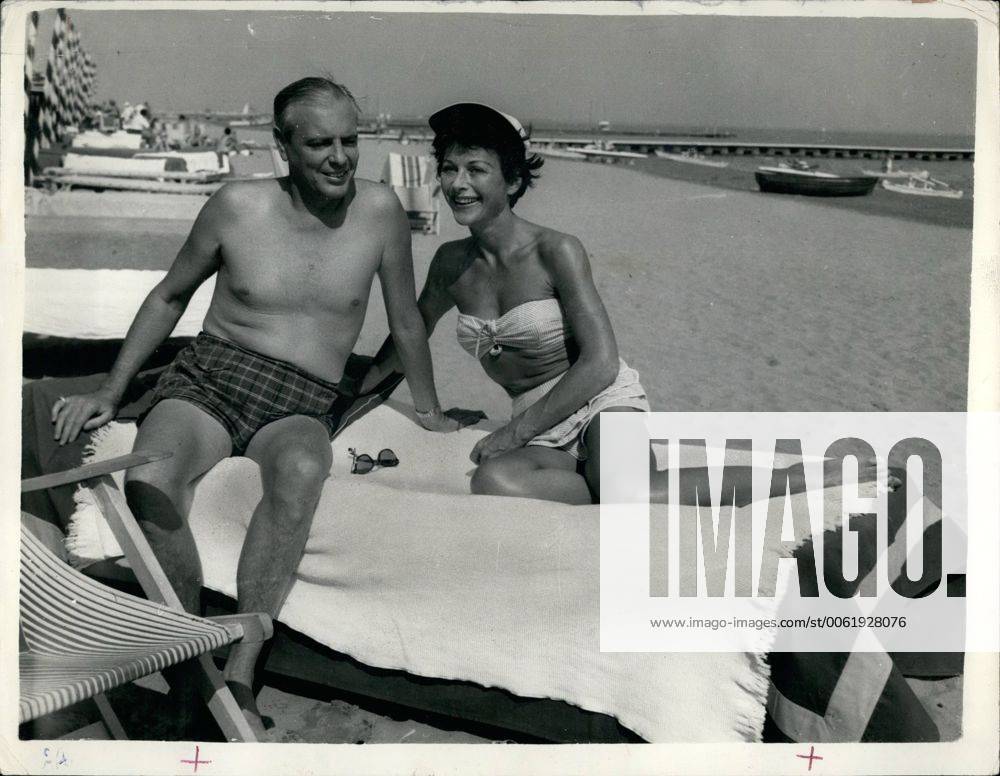 IMAGO ICONS: Hedy Lamarr Feb. 24, 2012 - Hedy Lamarr at the Lido Venice Film Festival with Howard Lee - ZUMAk09