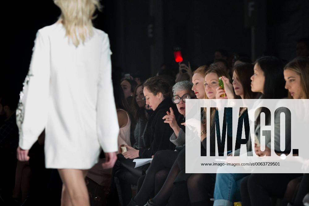 IMAGO ICONS: Iris Apfel Iris Apfel sits on the front row during the Noon by Noor fashion show during Mercedes-Benz Fashion Week Fall 2015 at Lincoln Center in New York City on February 14, 2015. February s New York Fashion Week will be the last one held at Lincoln Center. NYP20150214913 ANDREAxHANKS