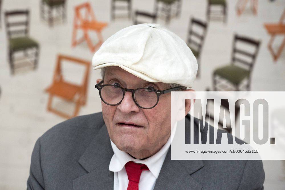 London, UK, UK - London, UK David Hockney at a photocall for his exhibition of paintings and photography at the Annely Juda Fine Art gallery in central London today 14th May 2015. London United Kingdom - ZUMAl94_