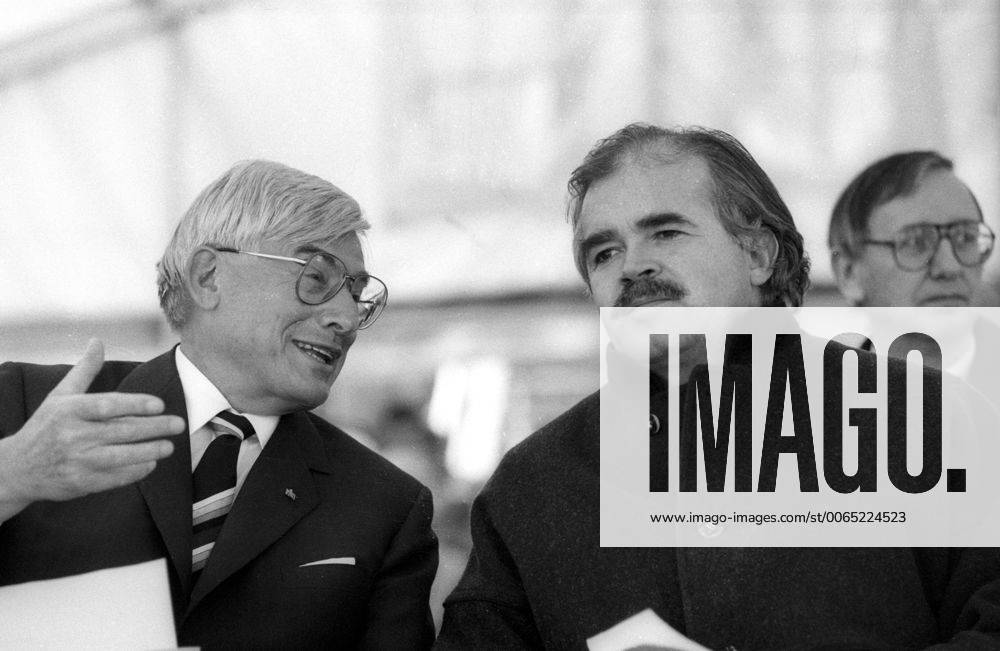 München 1989: Grundsteinlegung Neubau Postsparkassenamt in der Bayerstraße, Bundesminister für Post und Telekommunikation Christian Schwarz Schilling (CDU, li.) und Peter Gauweiler (CSU)