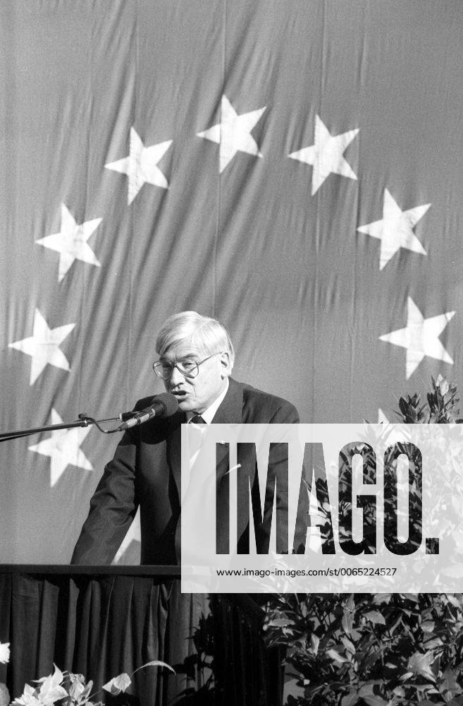 München 1989: Grundsteinlegung Neubau Postsparkassenamt in der Bayerstraße, Bundesminister für Post und Telekommunikation Christian Schwarz Schilling (CDU)