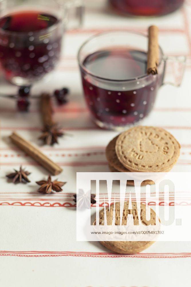 Home-baked almond biscuits, glasses of mulled wine and spices SBDF002162