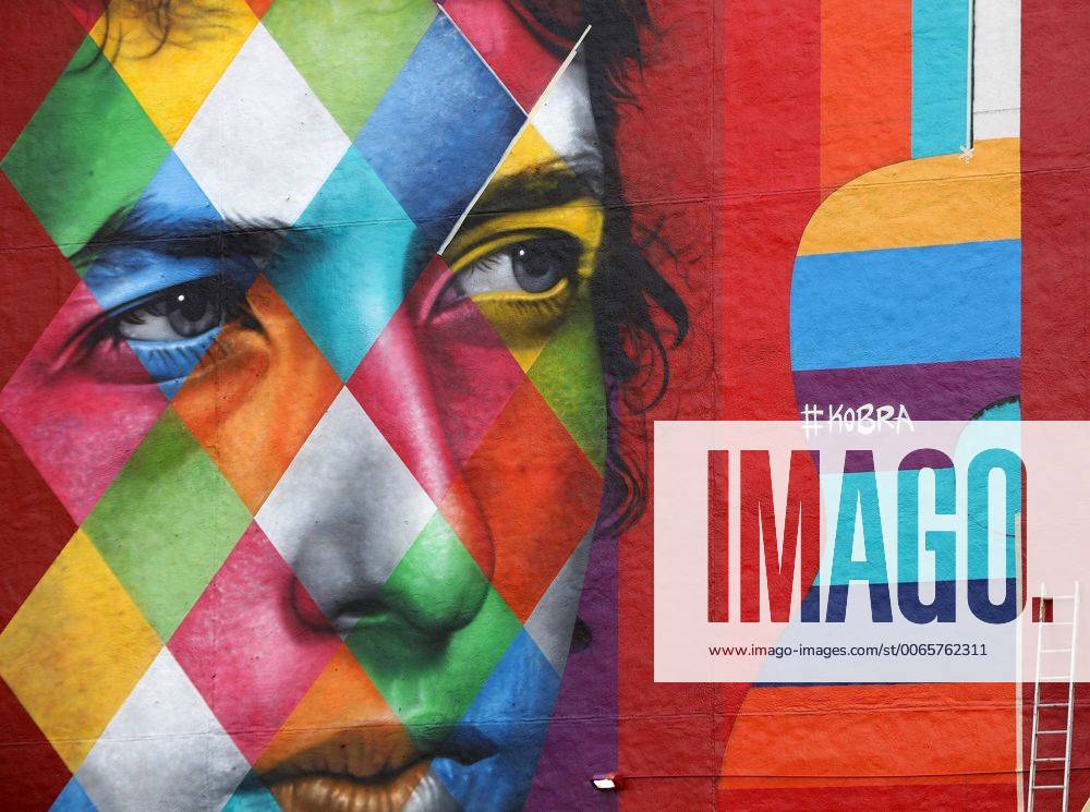 Sept. 5, 2015 - Minneapolis, Minnesota, U.S. - Public Art in Progress. The blank white wall facing the corner of 5th and Hennipen Ave shot Saturday August 29, 2015. The canvas for a mural by Brazillian artist Kobra- with multiple images of Bob Dylan. Photo By Minneapolis U.S. - ZUMAm42_