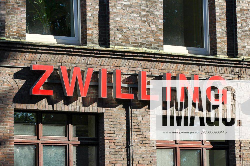 Solingen Schriftzug der Firma Zwilling am Firmensitz in Solingen Themen Zwilling J.A. Henkels, Solingen