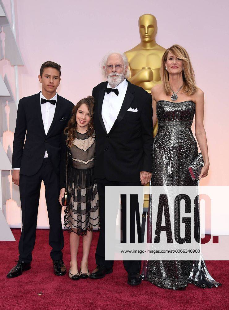 Feb 22, 2015 - Hollywood, California, U.S. - Actress LAURA DERN with her children ELLERY WALKER and JAYA, and Laura s father, actor BRUCE DERN on the red carpet during arrivals for the 87th Academy Awards held at the Dolby Theatre in Hollywood, Los Angeles, CA, USA - ZUMAo05