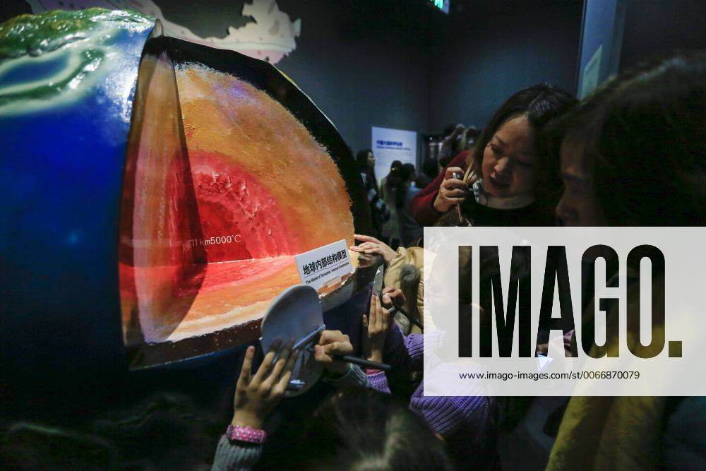 CHONGQING -- People visit the new Chongqing Museum of Natural History in Chongqing, southwest China, Nov. 15, 2015. The new Chongqing Museum of Natural History, the second largest natural museum in China, reopened on Nov. 9, 2015. ) (zwx) CHINA-CHONGQING-MUSEUM OF NATURAL HISTORY-REOPENING(CN) QinxTingfu