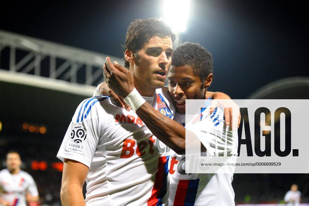 Football: Olympique Lyon (OL) - OSC Lille - Ligue 1 - 17.10.2010 - Yoann Gourcuff und Michel Bastos (re., beide Lyon) - xABIBARDxFEPx o0 Jubel, Freude