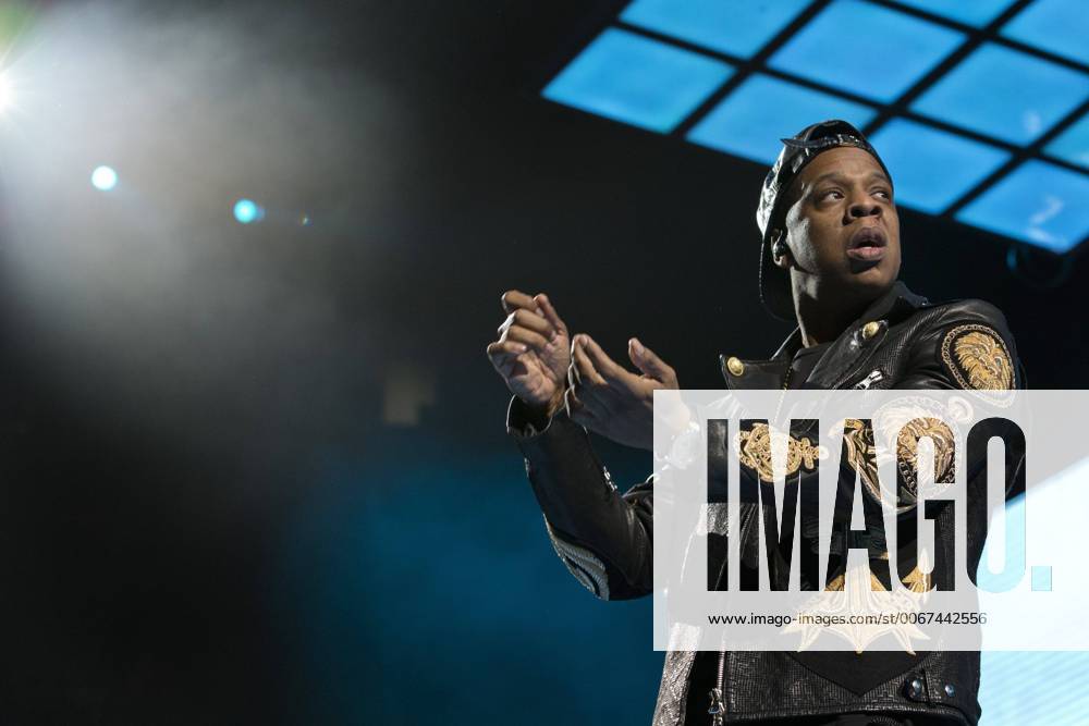 Jan. 27, 2014 - Toronto, ON, Canada - TORONTO, ON - JANUARY 27: Rapper Jay Z Monday night show at the Air Canada Centre in Toronto, January 27, 2014. - ZUMArms
