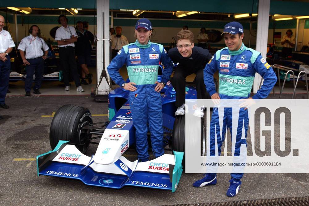 Skispringer Simon Ammann (Mitte, Schweiz) besucht in Hockenheim Nick Heidfeld (li., Deutschland) und Felipe Massa (Brasilien beide Sauber-Petronas) Motorsport Grand Prix Herren Großer Preis von Deutschland 2002, Formel 1 Weltmeisterschaft, F1, F, GP, WM, Vdig Gruppe Hockenheimring Hockenheim Freude,