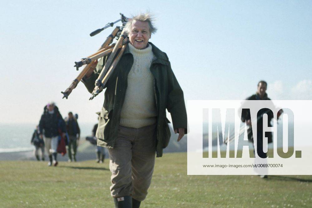 IMAGO ICONS: Sir David Attenborough David Attenborough carrying tripod back from a shoot on the Worm s Heads, on production for The Trials of Life. Gower Peninsula, Wales, UK, 1998. Small reproduction only. 1488203 NickxUpton