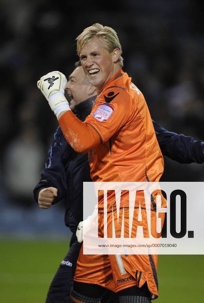 Kasper Schmeichel of Leeds United celebrates the win - NPOWER Championship - Burnley FC vs. Leeds United - . o0 Freude Einzelbild