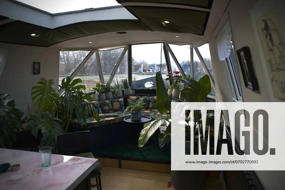Love plants? Stay in Londons first live-in terrarium boat this summer Story from Jam Press (Terrarium Boat) Pictured: The living room. Love plants? Stay in Londons first live-in terrarium boat this summer Are you a plant lover? A water babe? Well, now you can take both to the next level with a stay on a ˜terrarium boat . Moored on a canal in Hackney, London, this life-size ecosystem is made for those who want to get close to nature. The 48.3 sq m boat is decked out with 150 verdant houseplants - making it a perfect live-in oasis. Terrariums are more commonly known to be small, sometimes big, glass enclosures filled with plants, stones and mosses. But this one is a floating, green sanctuary. The two-guest property is co