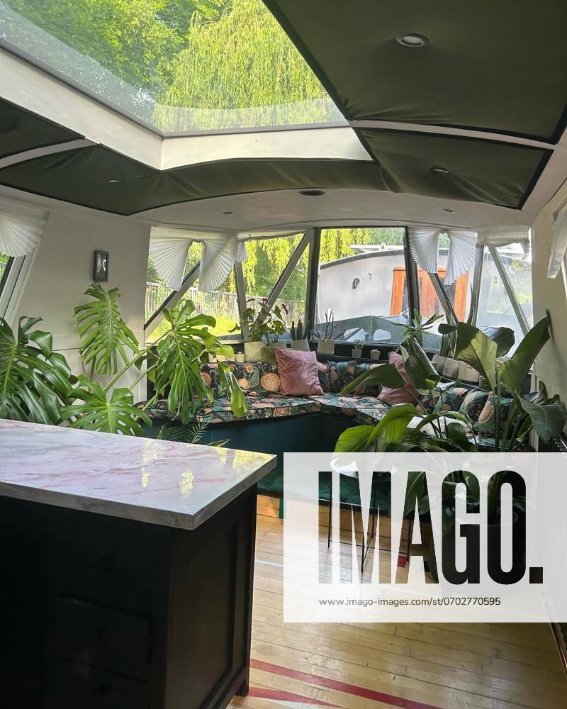 Love plants? Stay in London’s first live-in terrarium boat this summer Story from Jam Press (Terrarium Boat) Pictured: The living room. Love plants? Stay in London’s first live-in terrarium boat this summer Are you a plant lover? A water babe? Well, now you can take both to the next level with a stay on a ‘terrarium boat . Moored on a canal in Hackney, London, this life-size ecosystem is made for those who want to get close to nature. The 48.3 sq m boat is decked out with 150 verdant houseplants - making it a perfect live-in oasis. Terrariums are more commonly known to be small, sometimes big, glass enclosures filled with plants, stones and mosses. But this one is a floating, green sanctuary. The two-guest property is complete