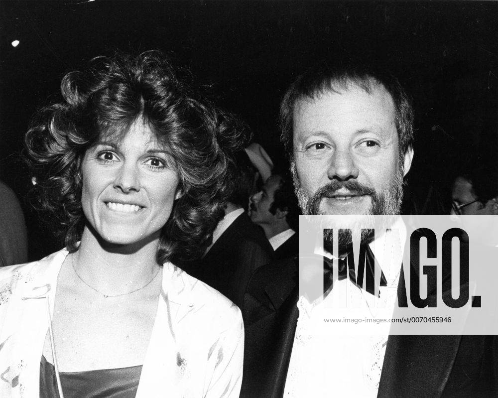 SUSAN ST JAMES with Jay Bernstein. - ZUMAg49_