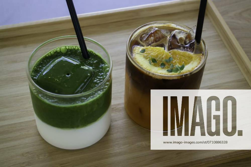 Iced matcha greentea and iced black orange coffee on wooden table, Iced matcha greentea and iced black orange coffee on wooden table, stock photo, Iced matcha greentea and iced black orange coffee on wooden table, stock photo, 10.04.2023,