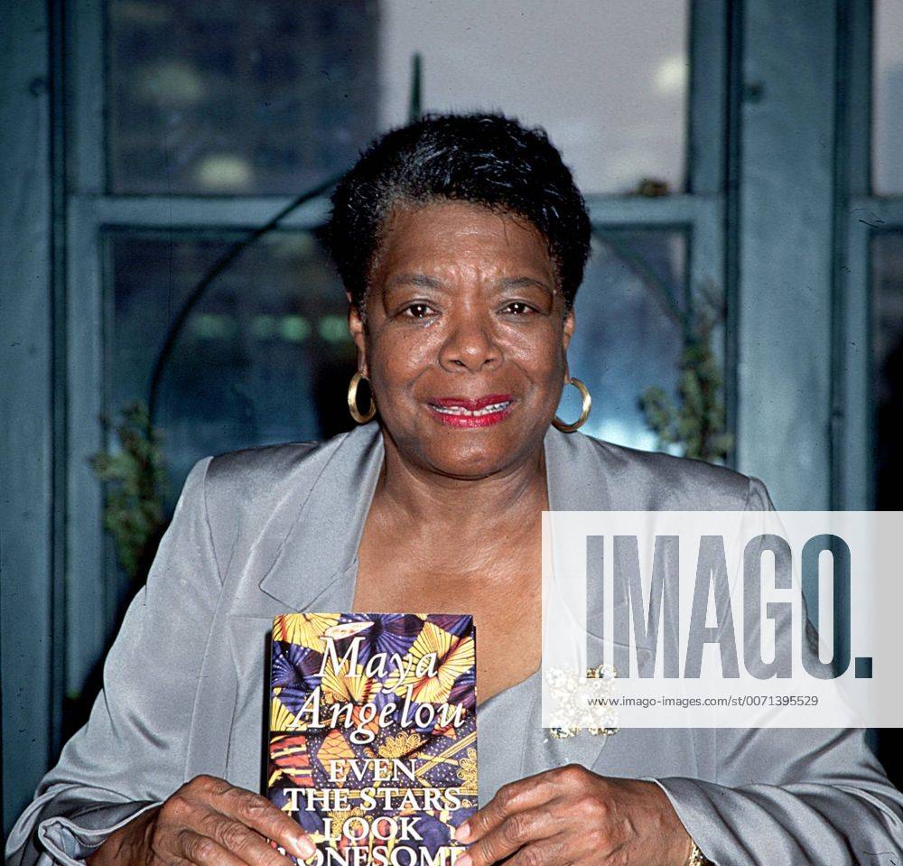 IMAGO ICONS: Maya Angelou Jan. 1, 2011 - K9660HMc .MAYA ANGELOU. EVEN THE STARS LOOK LONESOME .BARNES AND NOBLE, N.Y.C.. HENRY McGEE - ZUMAg49_