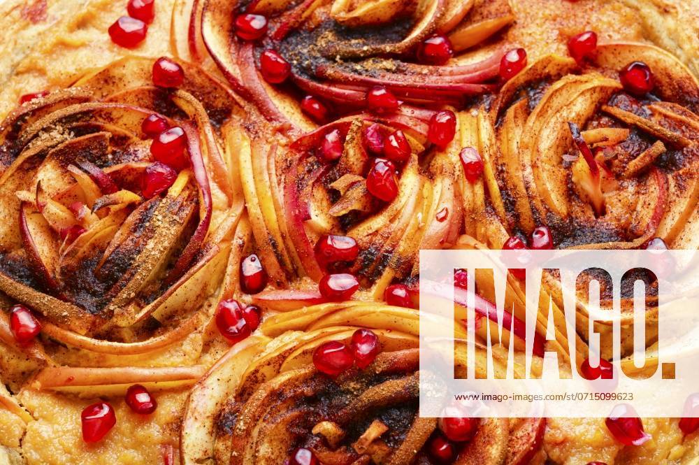 IMAGO Creative, Herbst, Food, Apfelkuchen Autumn homemade pie or cake with apples.Close up. Delicious apple pie ,model released, Symbolfoto