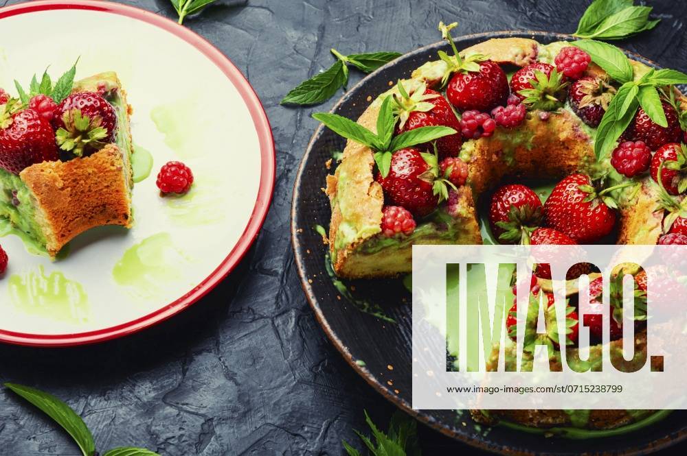 Appetizing pie with summer berries. Homemade cake with raspberries and strawberries. Summer berry cake ,model released, Symbolfoto