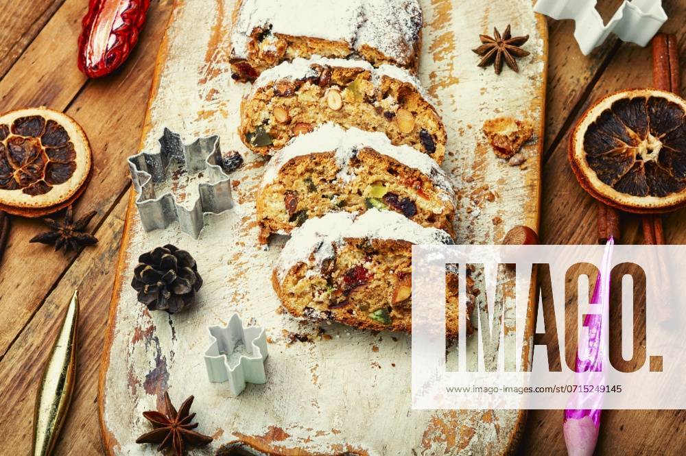 Stollen is a traditional German Christmas pastry. Seasonal cake. Stollen, a German Christmas pie ,model released, Symbolfoto
