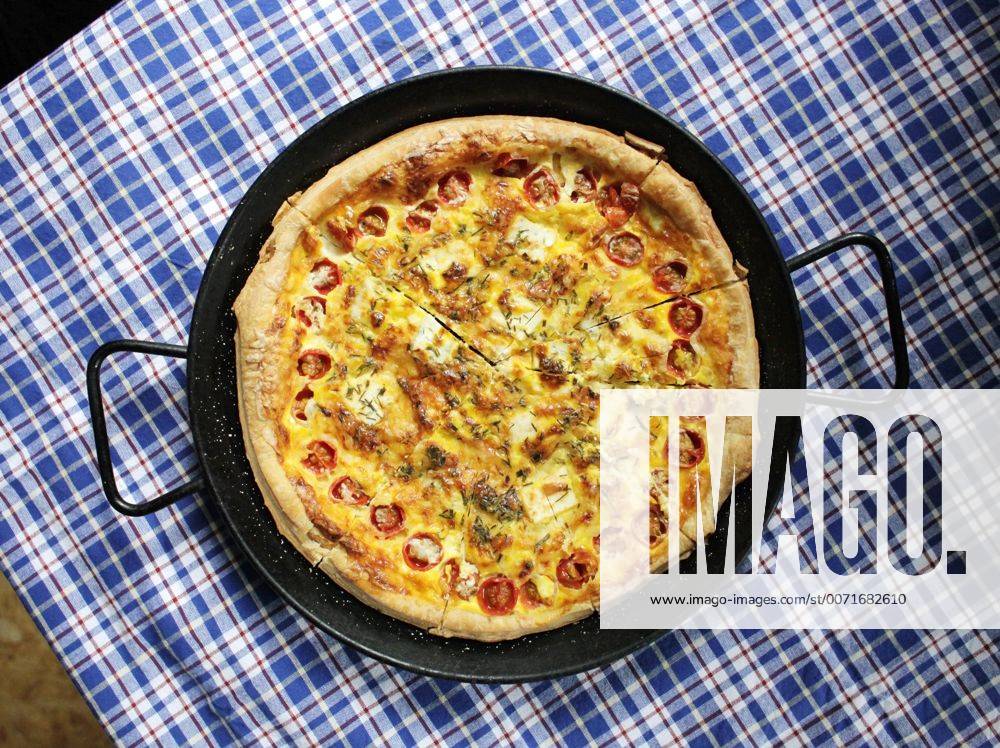 Freshly baked savory quiche - overhead Delicious quiche xdigifoodstockx CTKPhoto201102180337401