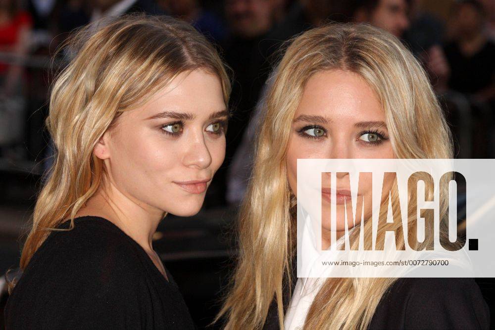 Jun. 07, 2010 - New York, New York, U.S. - ASHLEY OLSEN and MARY-KATE OLSEN arriving at The 2010 CFDA Fashion Awards at Lincoln Center s Alice Tully Hall in New York City on 06-07-2010. 2010..K65146HMc - ZUMAmg1_