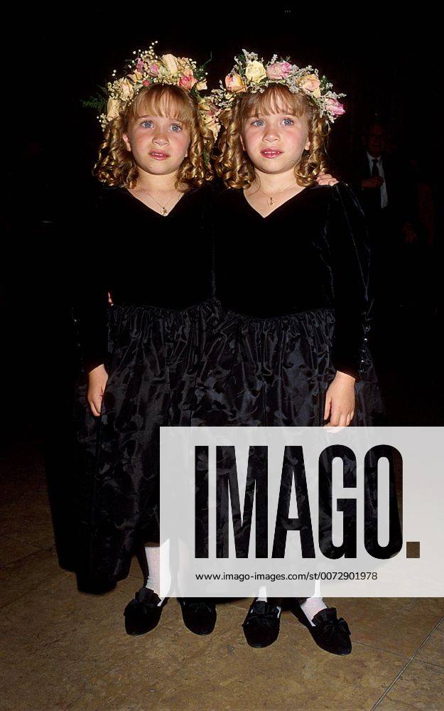 MARY KATE OLSEN AND ASHLEY OLSEN AT WRITERS GUILD AWARDS 3-13-1994. 16784.Â - ZUMAg49_