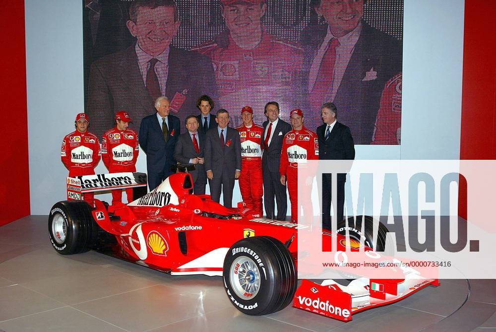 V.li.: die Testfahrer Felipe Massa (Brasilien) und Luca Badoer, Fiat-Präsident Paolo Fresco (beide Italien), Ferrari-Teamchef Jean Todt (Frankreich), Fiat Vorstandsmitglied John Philip Elkann (Italien), Fiat-Vorstandsvorsitzender Alessandro Barberis... Motorsport Grand Prix Herren Formel 1 Weltmeisterschaft 2003, F1, F, GP, WM, Vorstellung, Präsentation, Funktionär, Funktionäre Totale Automobilindustrie, Industrie Maranello