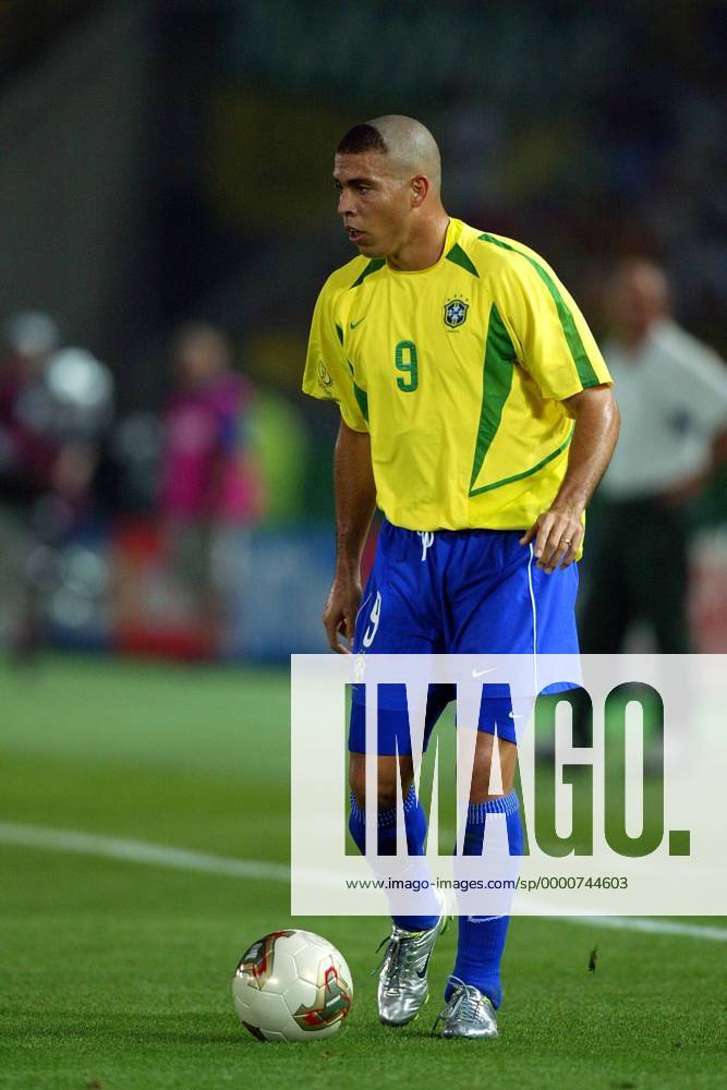 Ronaldo (Brasilien) am Ball Fußball WM Herren Weltmeisterschaft 2002, Finale, Endspiel, Länderspiel, Nationalmannschaft, Nationalteam Einzelbild International Stadium Yokohama