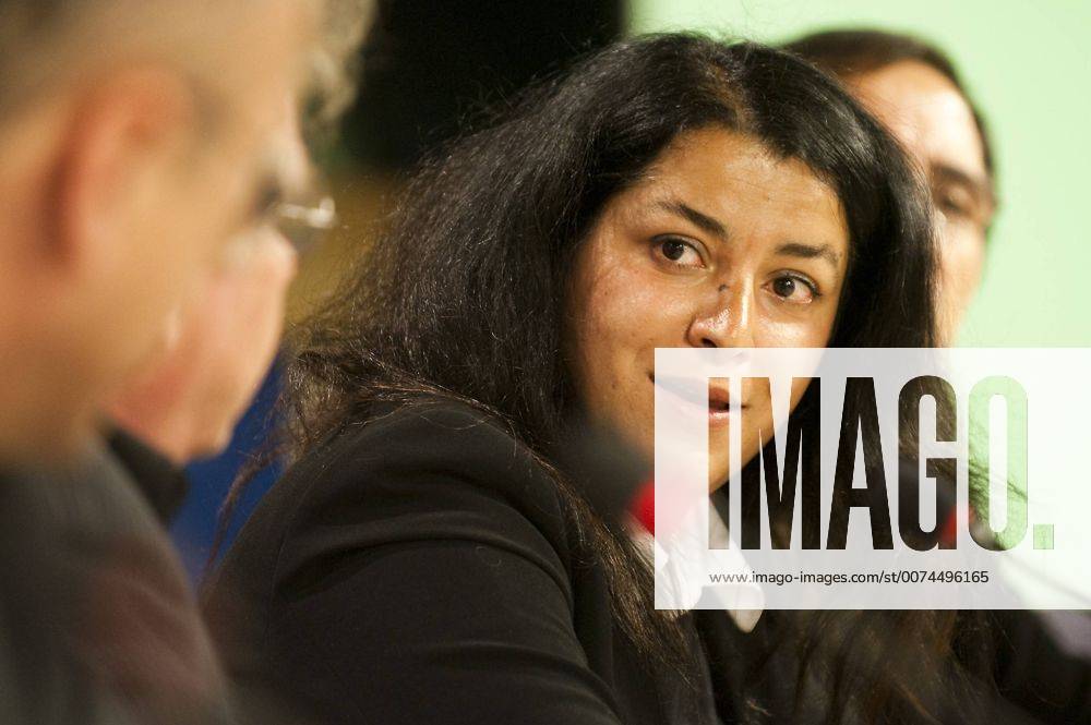 Iranian filmmaker Marjane Satrapi speaks during a press conference to comment on the Iranian election at the European Parliament in Brussels, Belgium on 2009-06-16 World leaders must refuse to recognise the re-election of Iranian President Mahmoud Ahmadinejad which was a coup d etat , Iranian writer and film director Marjane Satrapi urged. We are here to ask the international community not to recognize the legitimacy of Mahmoud Ahmadinejad as president, Iranian people want the international community to wait so that they can present them their real president, said Satrapi. - ZUMAw80_ 20090616_zaf_w80_019
