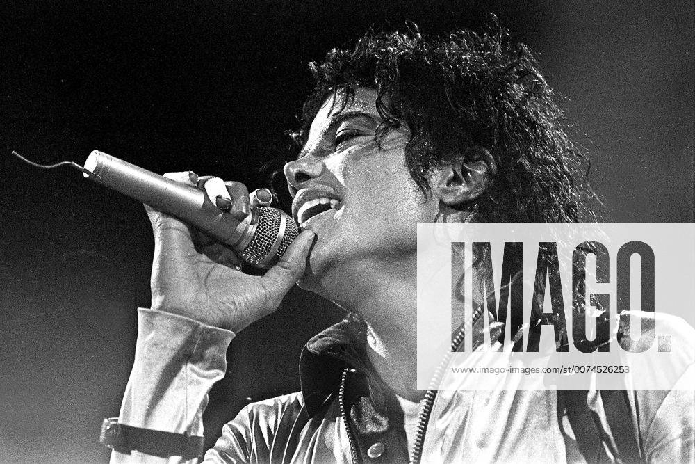 Jun 26, 2009 - Liverpool, Merseyside, United Kingdom - Michael Joseph Jackson (Aug. 29, 1958 - Jun. 25, 2009) American recording artist, entertainer, and businessman Ð the King of Pop. Seventh child of the Jackson family, he debuted on the professional music scene at the age of 11 as a member of The Jackson 5. Solo career in 1971. ÊFive of his solo studio albums are among the world s best-selling records: Off the Wall (1979), Thriller (1982), Bad (1987), Dangerous (1991) and HIStory (1995). Jacko s MTV videos were legendary, such as Beat It , Billie Jean , Thriller , Black or White and Scream - credited for transforming the music video into an art form. Jackson popularized a number of physically complicated dance techniques, such as the robot and the moonwalk. Distinctive musical sound and vocal style influenced hip hop, pop and contemporary R&B artists. Personal life, included - ZUMAm23_ 20090626_jab_m23_427