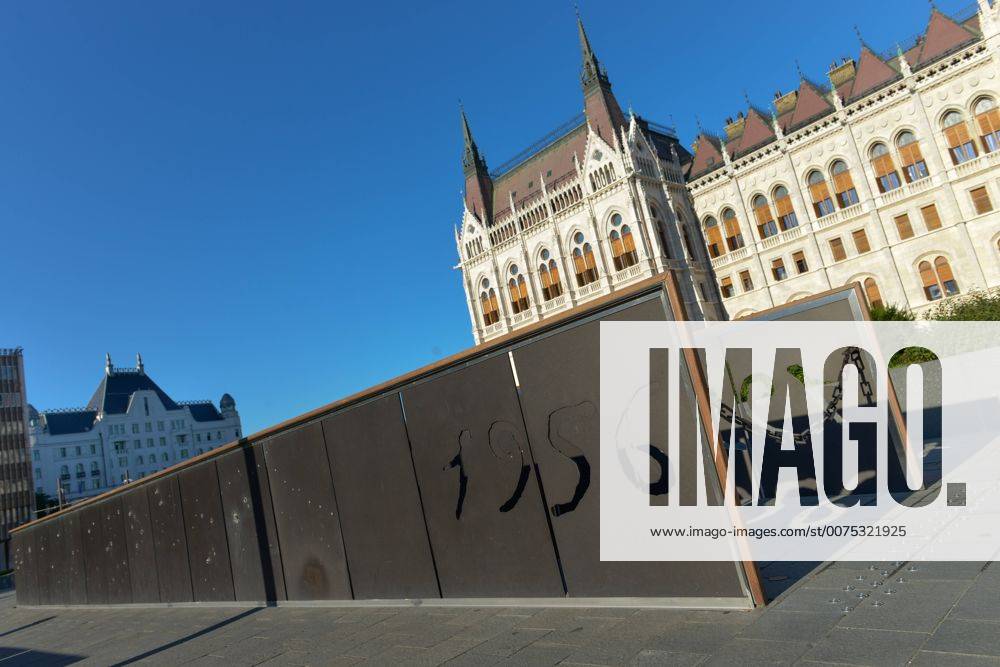Denkmal Volksaufstand 1956, Parlamentsgebaeude, Kossuth Lajos ter, Budapest, Ungarn Denkmal Volksaufstand 1956 Parlamentsgebaeude Budapest Ungarn